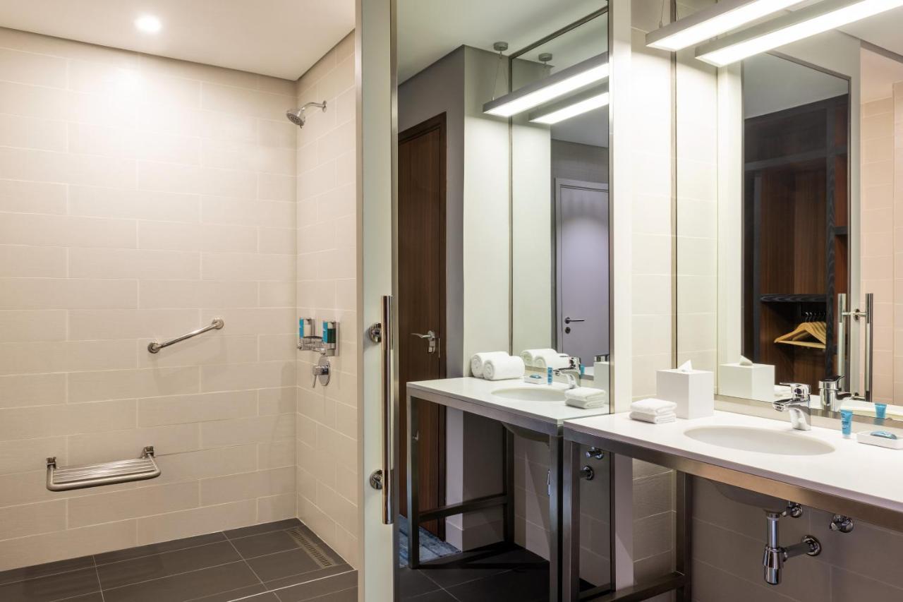 Aloft Room King Bed Complimentary Shuttle to Expo Metro Station & Al Maktoum International Airport