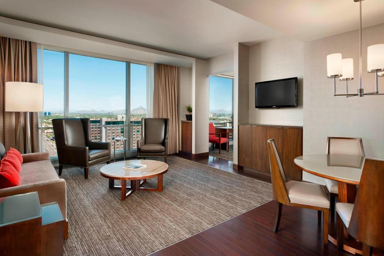 One-Bedroom Suite Club level Executive Suite 1 King,1371377987:JPEG