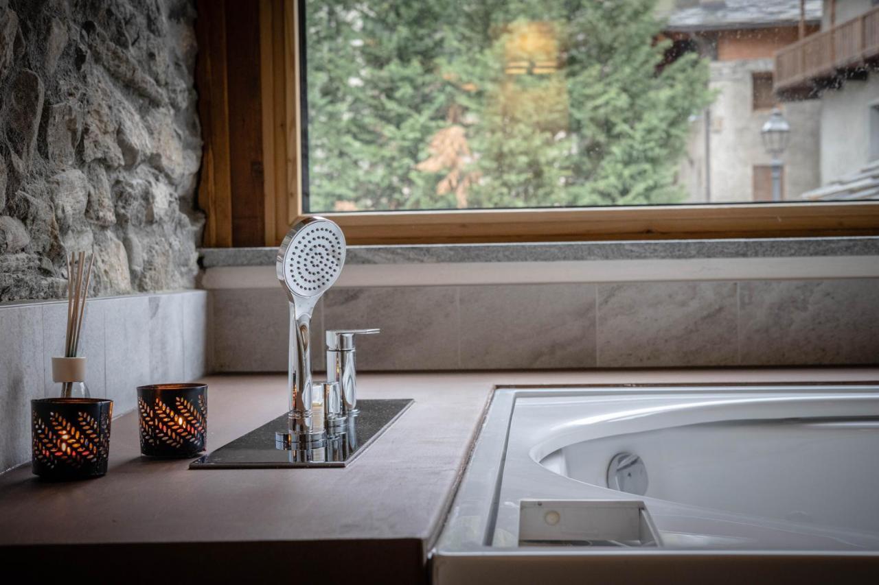 Queen Suite Spa Bath