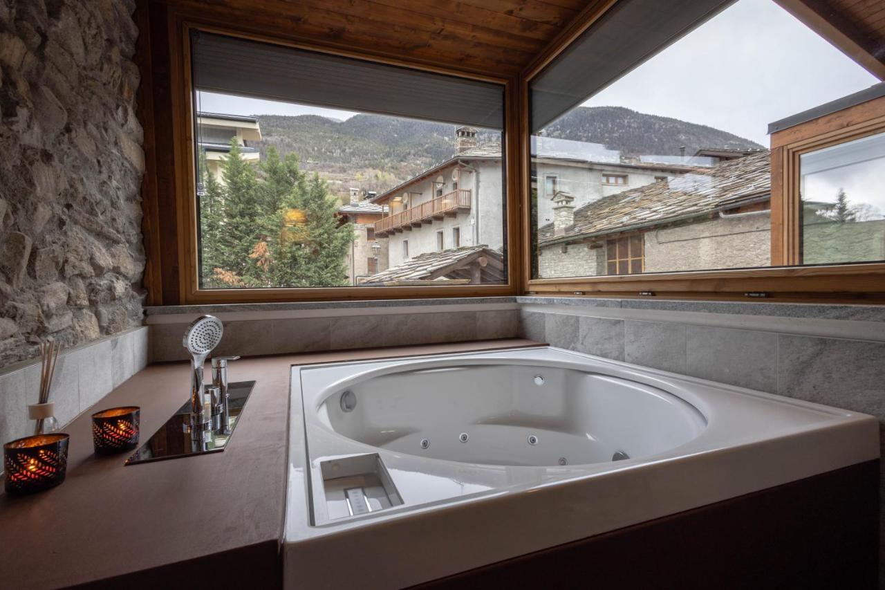 Queen Suite Spa Bath