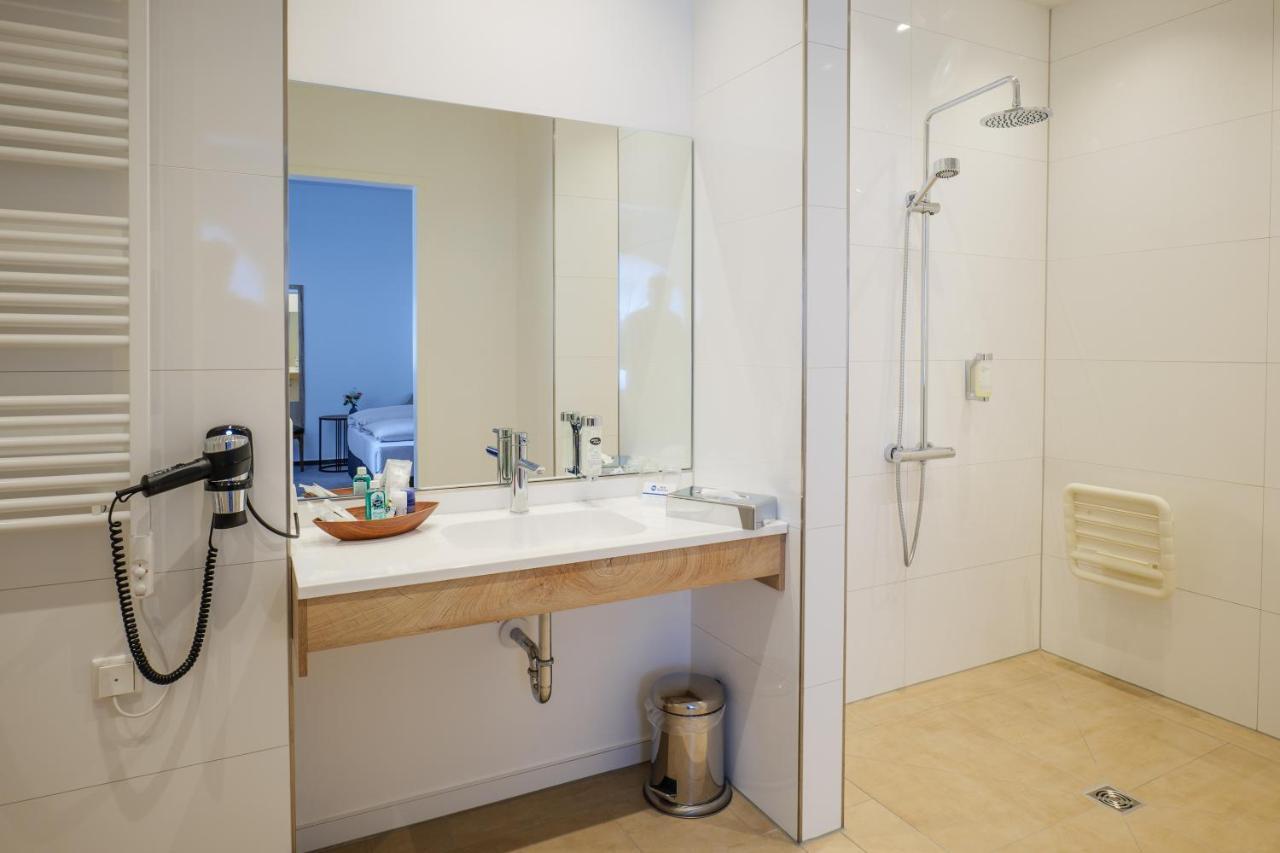 Deluxe Twin Room Rain Shower