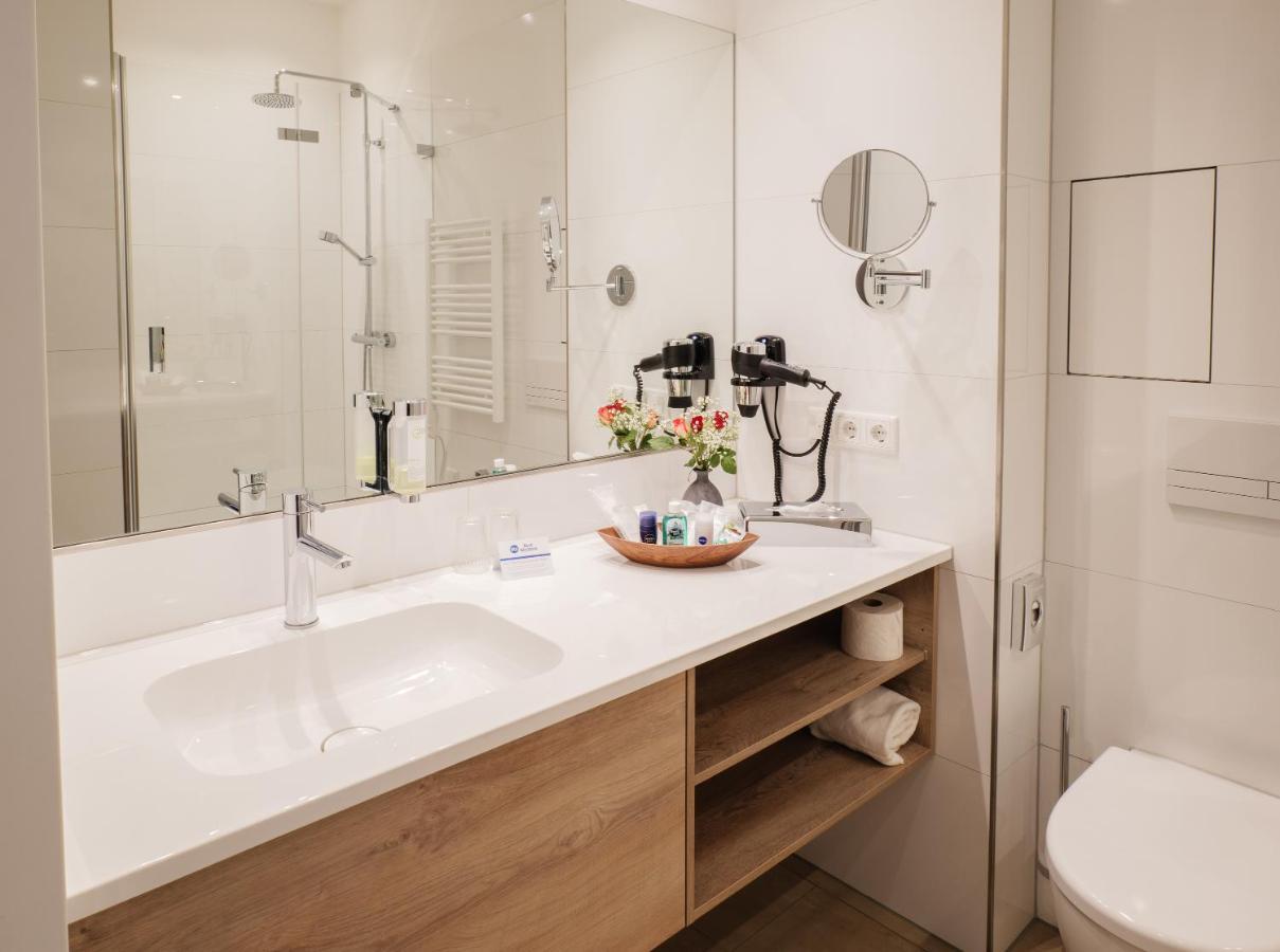 Deluxe Twin Room Rain Shower