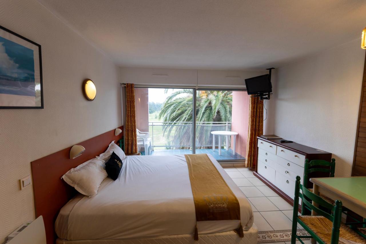 Studio with Golf View (2 Adults),1498899400:JPEG