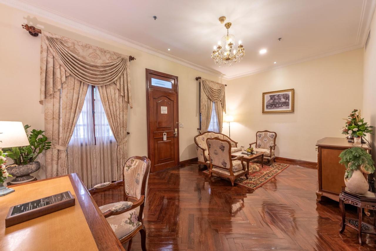 Grand Executive Suite King City View or Balcony View