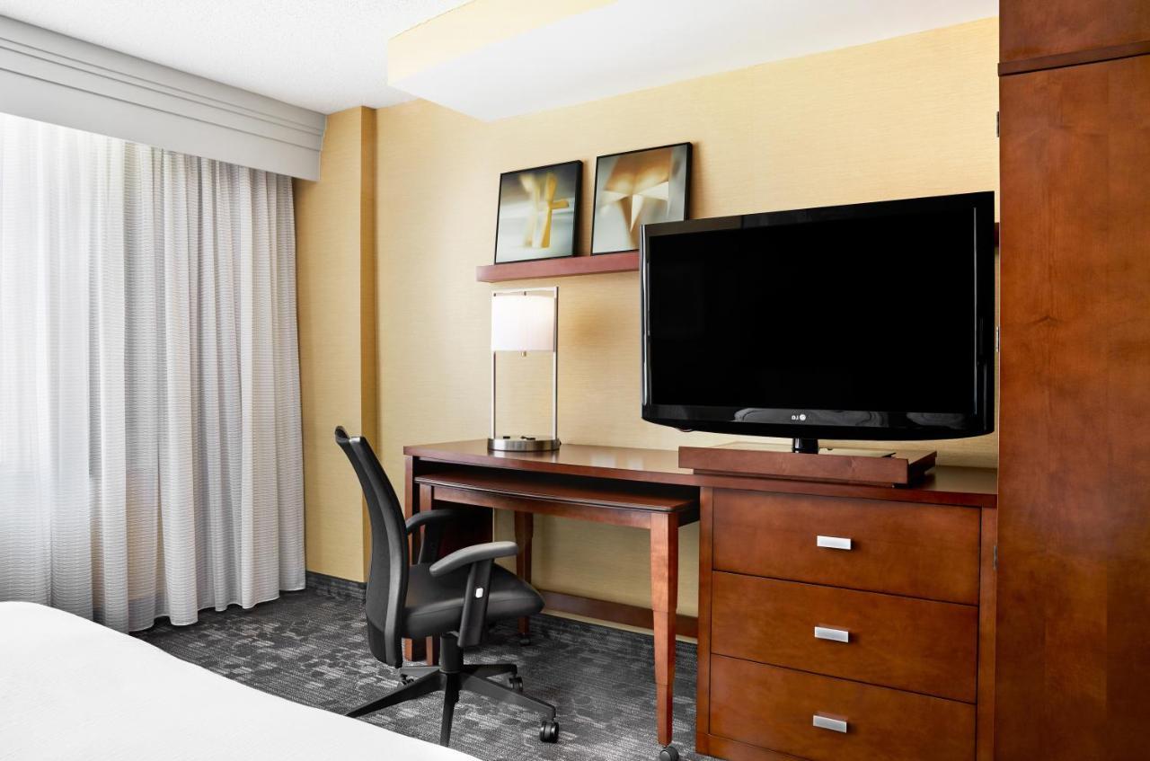 Queen Room with Two Queen Beds and Roll-in Shower - Mobility and Hearing Accessible