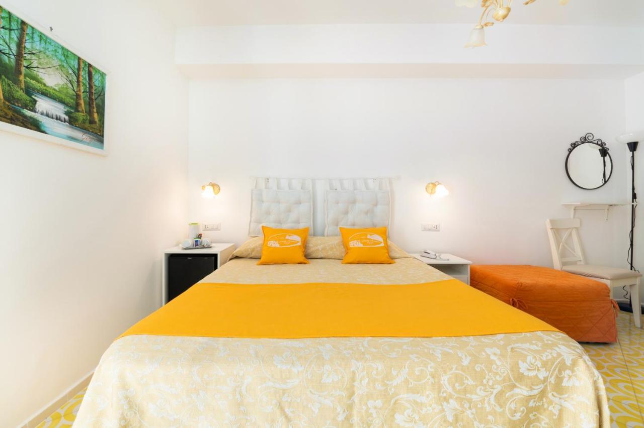 Double or Twin Room Sea View