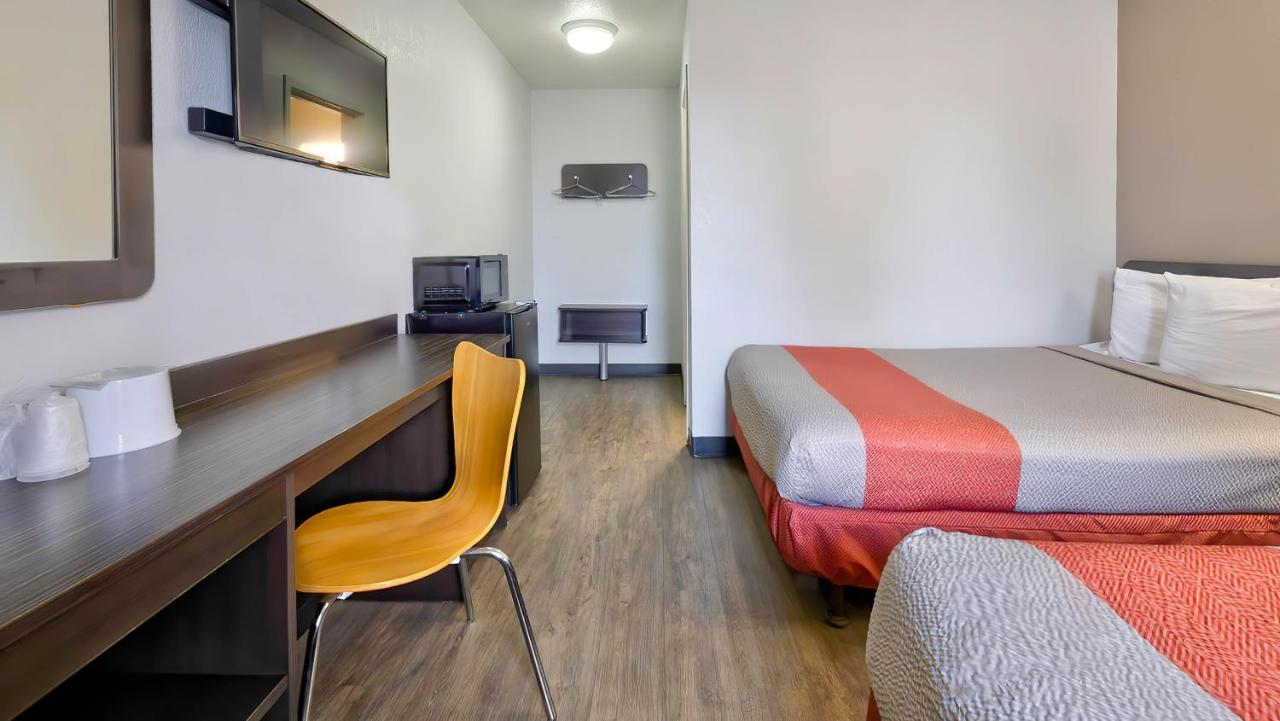 Queen Room Disability Access Non-Smoking