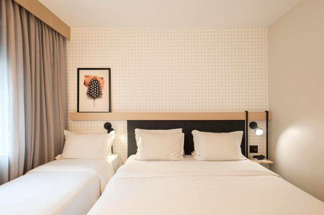Triple Luxury 1 Queen Bed 1 Single Bed,1277384737:JPEG
