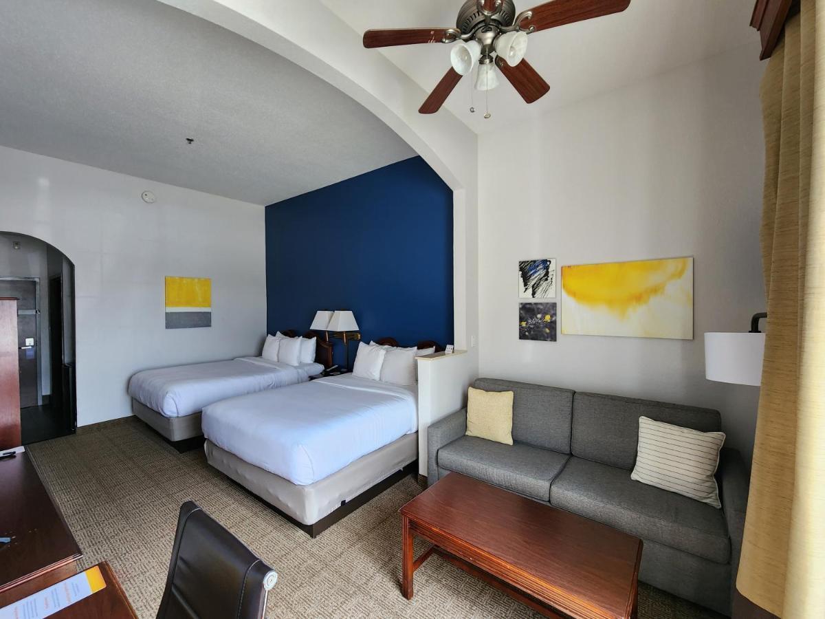 Queen Suite with Two Queen Beds - Non-Smoking