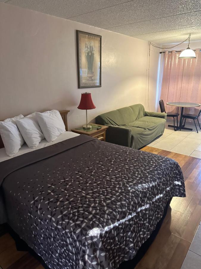 Standard Queen Room
