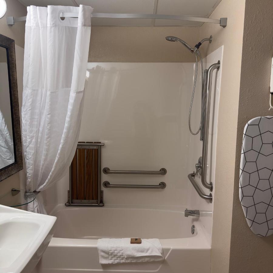 King Suite - Disability Access,1704968759:JPEG