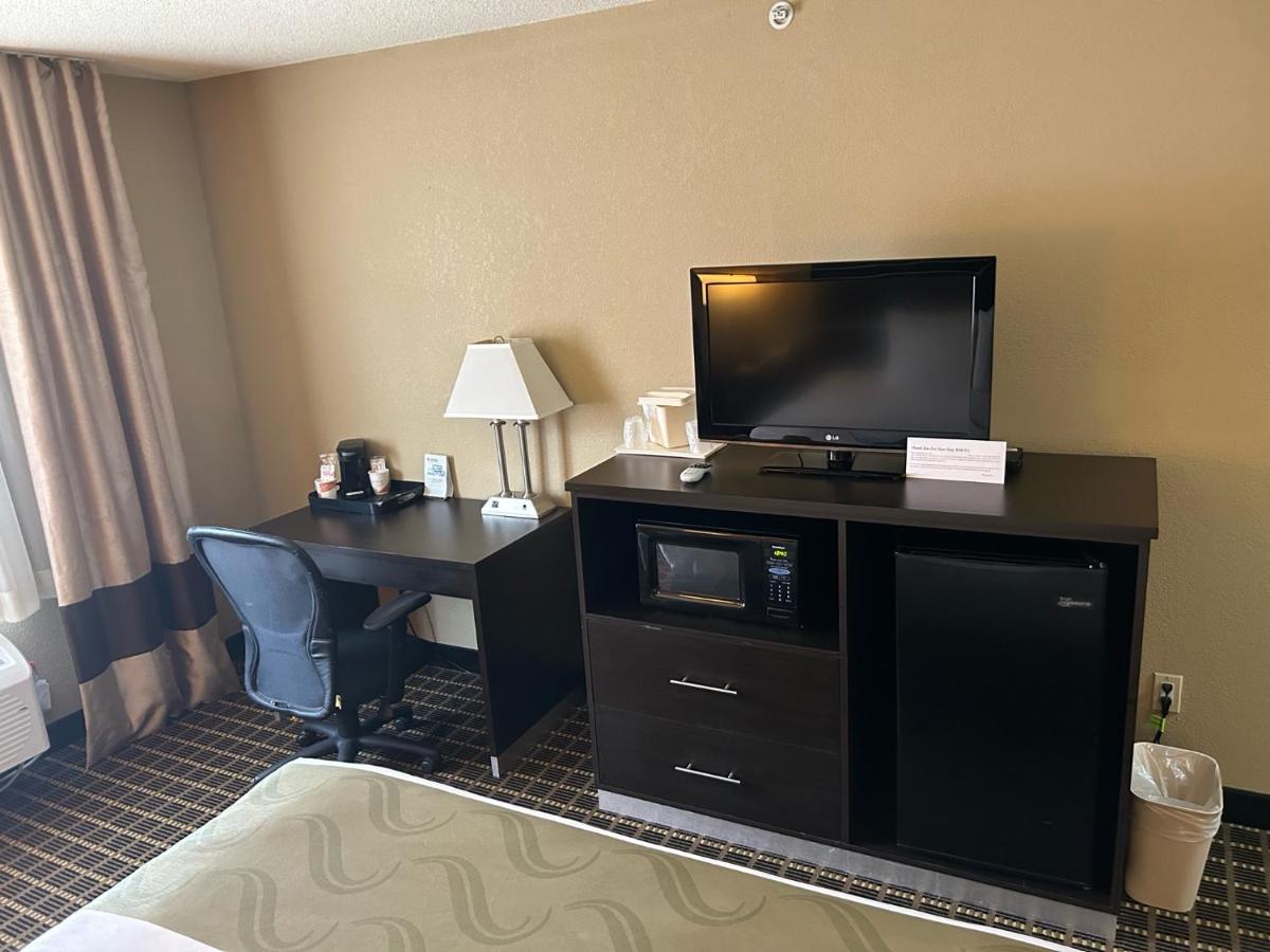Queen Room Accessible or Nonsmoking