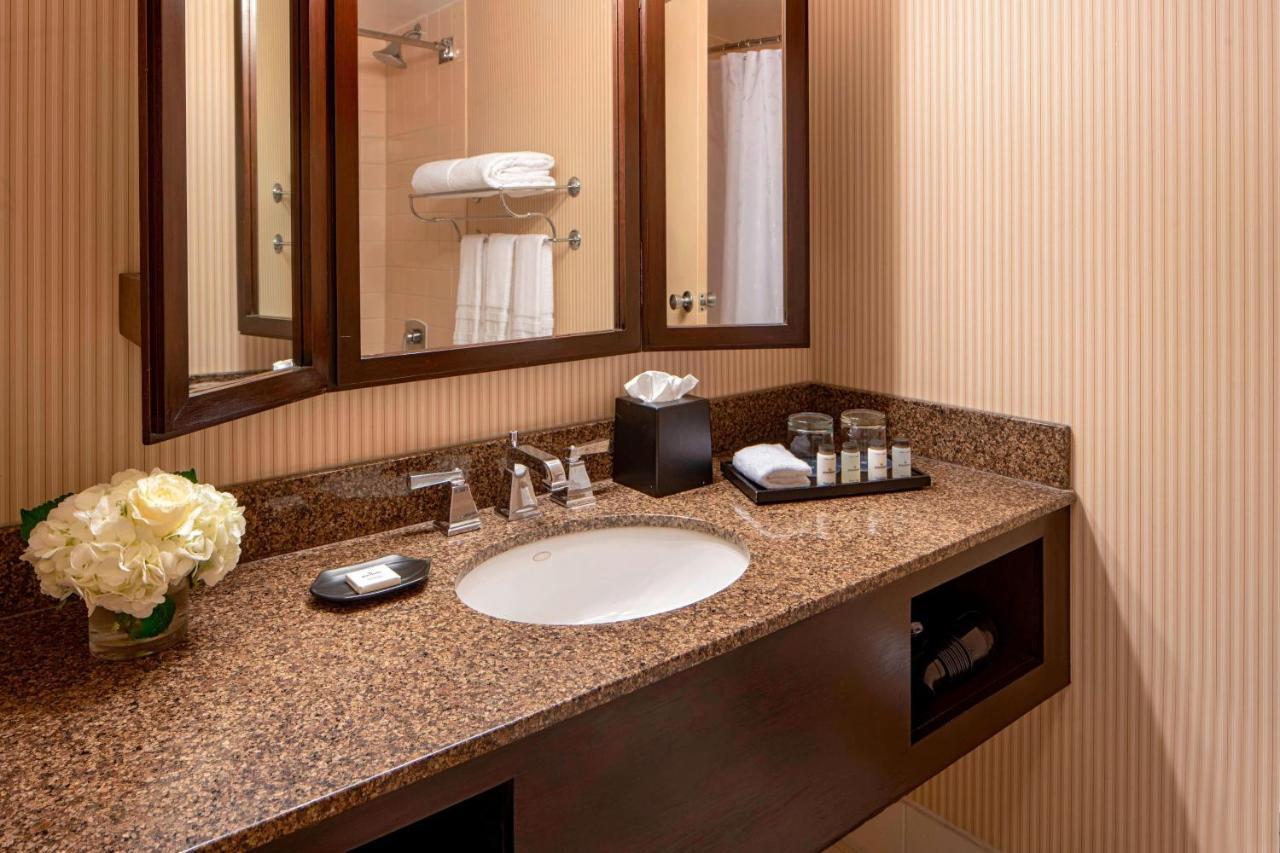 Traditional, Concierge lounge access, Guest room, 1 Queen
