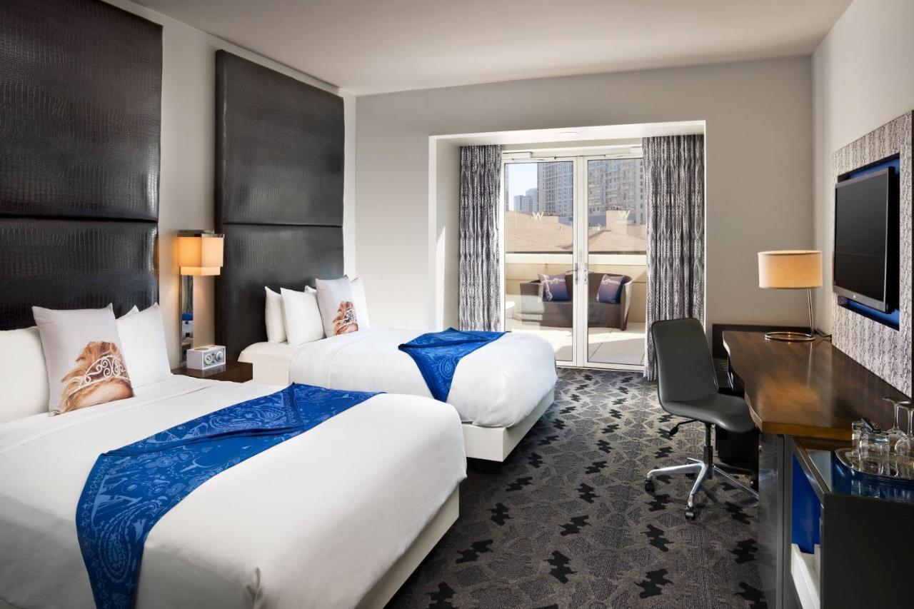 Premier Queen Room with City View and Balcony