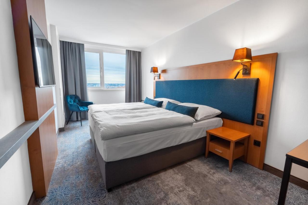 Classic Double Room with Free Pool Access,1377125465:JPEG