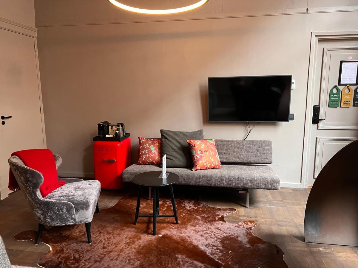 Signature Suite