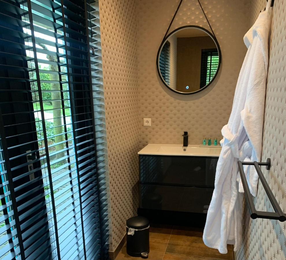 Deluxe Suite Spa Bath