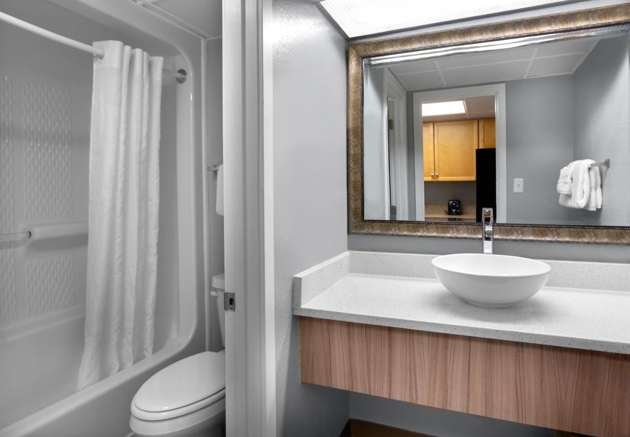 Oceanfront Queen Suite