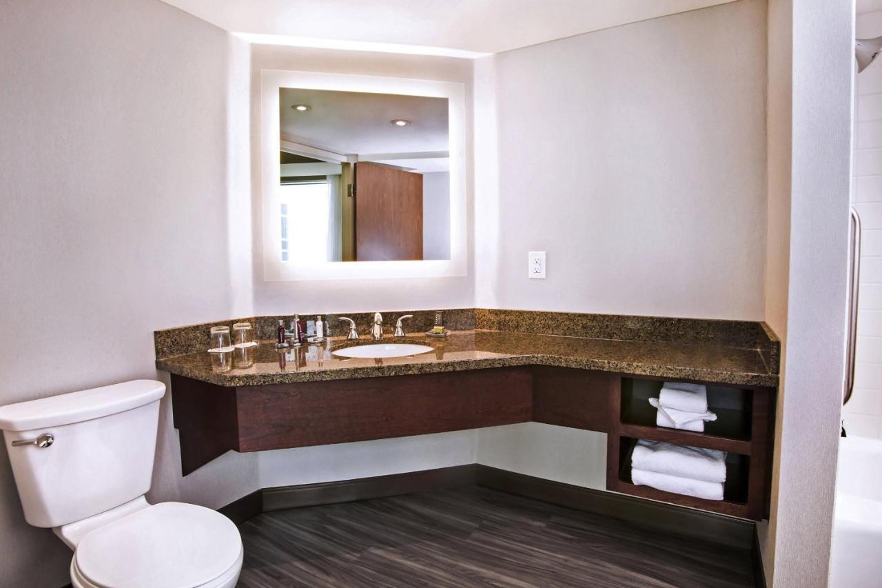 Queen Room Two Queen Beds River View