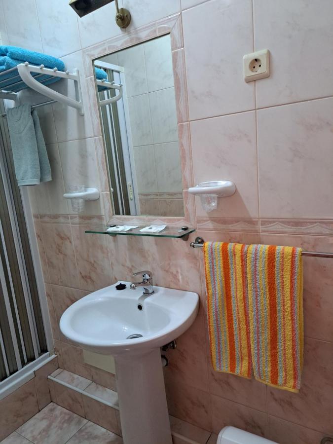 Twin Room Private Bathroom