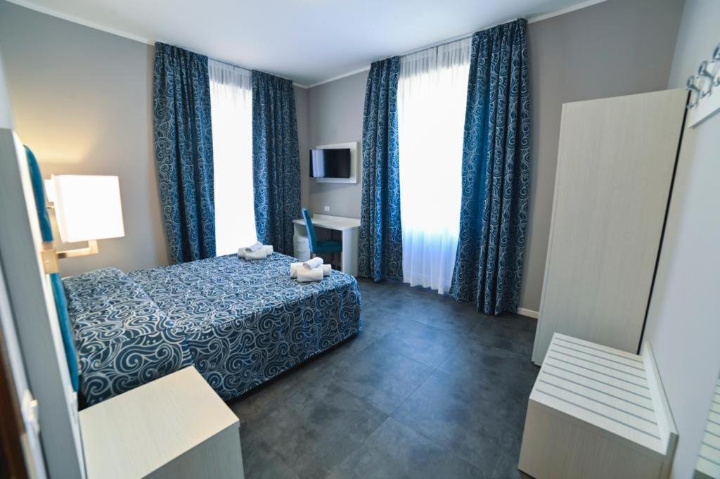 Double or Twin Room Sea View