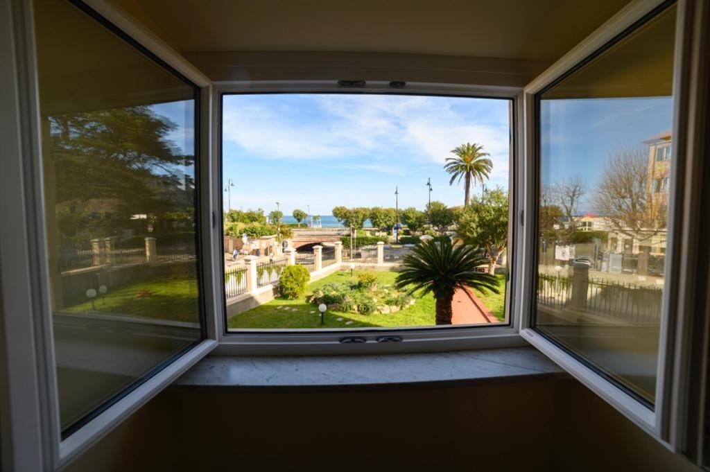 Triple Room with Sea View,1377852806:JPEG