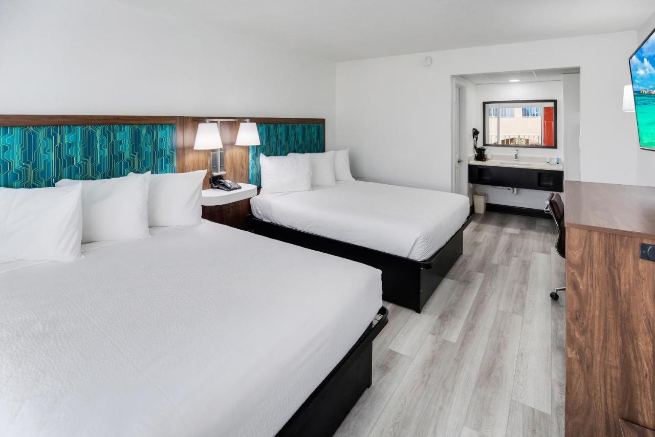 Queen Room 2 queen beds non-smoking ocean view side view