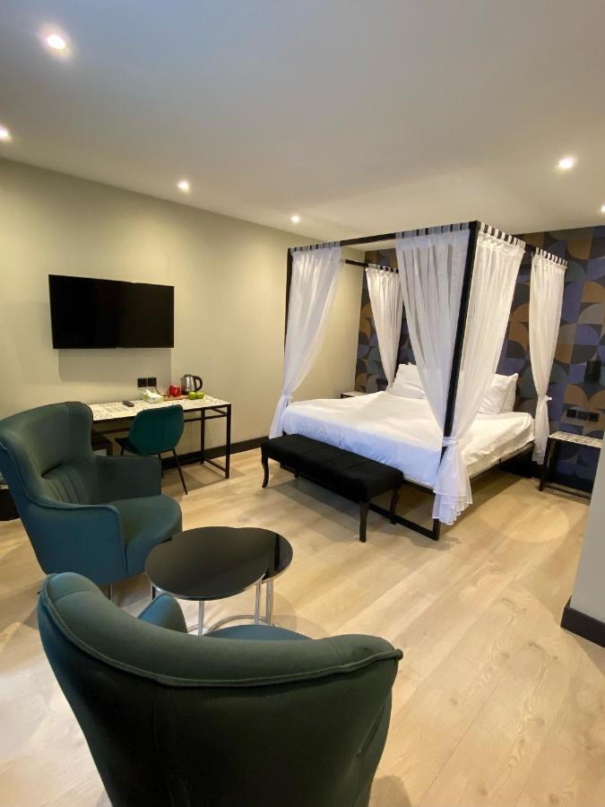 King Suite Spa Bath