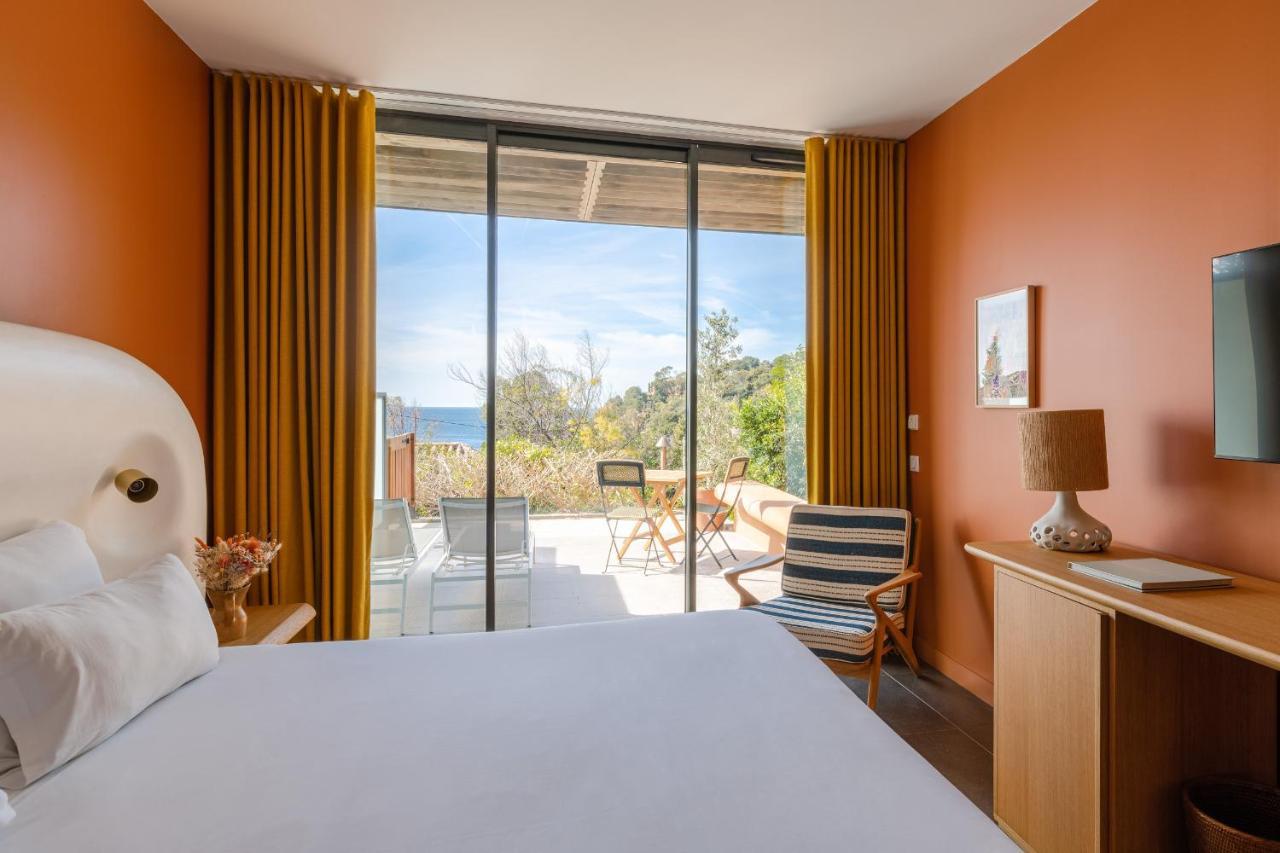 Chambre deluxe jardin avec grande terrasse vue mer