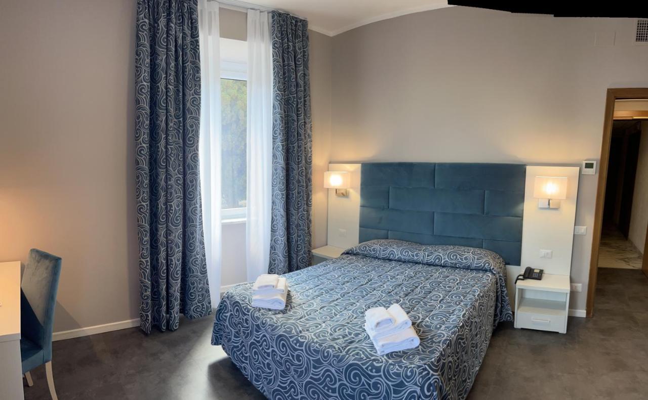 Double or Twin Room Sea View