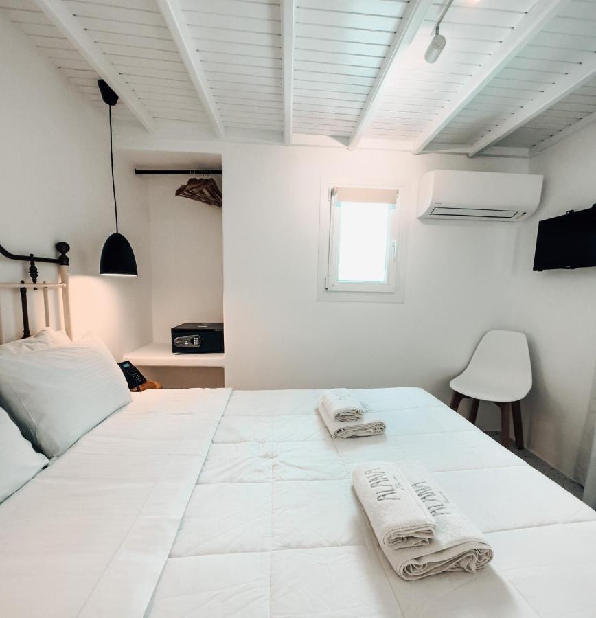 Cozy Balcony room with view to Chora