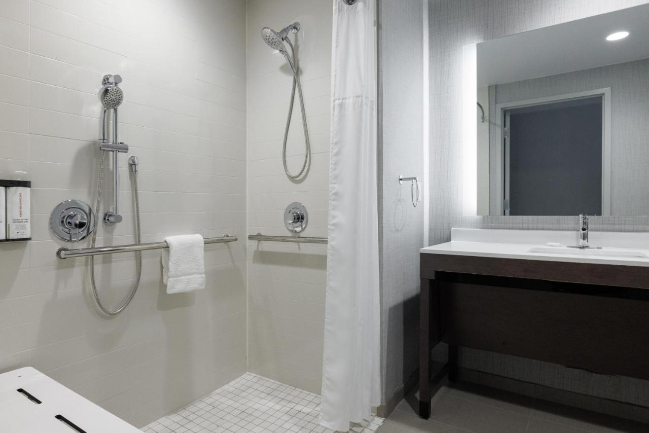 King Suite with Sofa Bed and Roll-In Shower - Disability Access