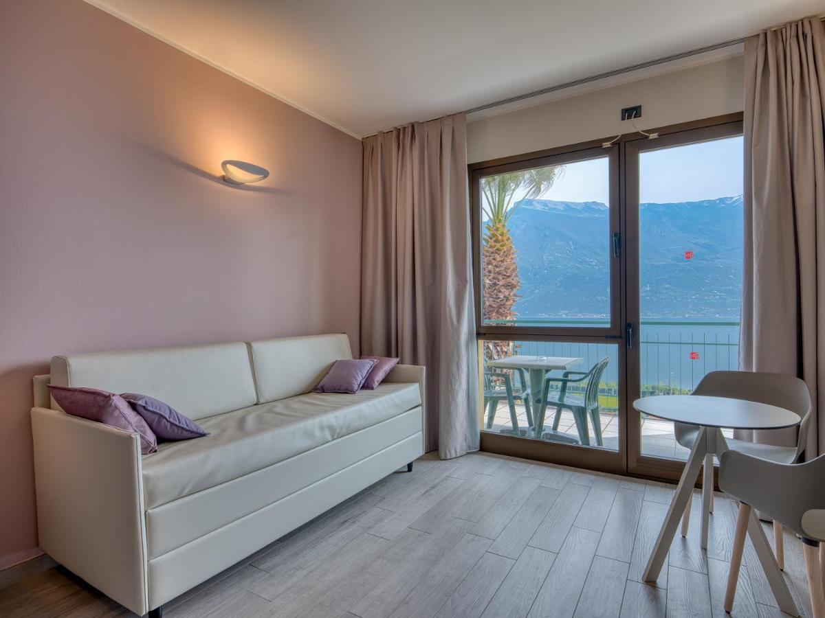 Deluxe Double or Twin Room Lake View