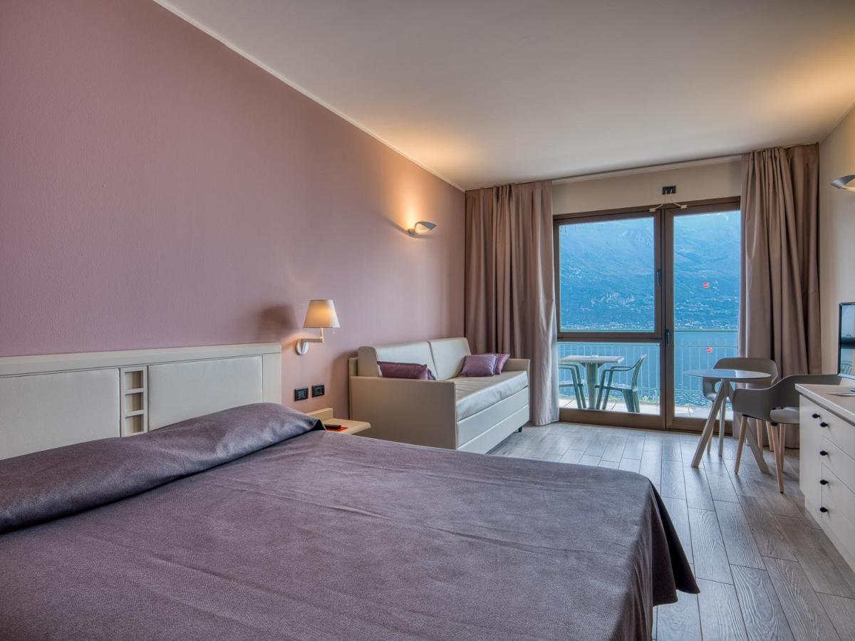 Deluxe Double or Twin Room Lake View