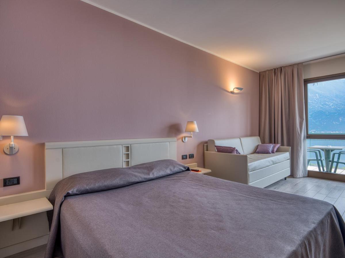 Deluxe Double or Twin Room Lake View