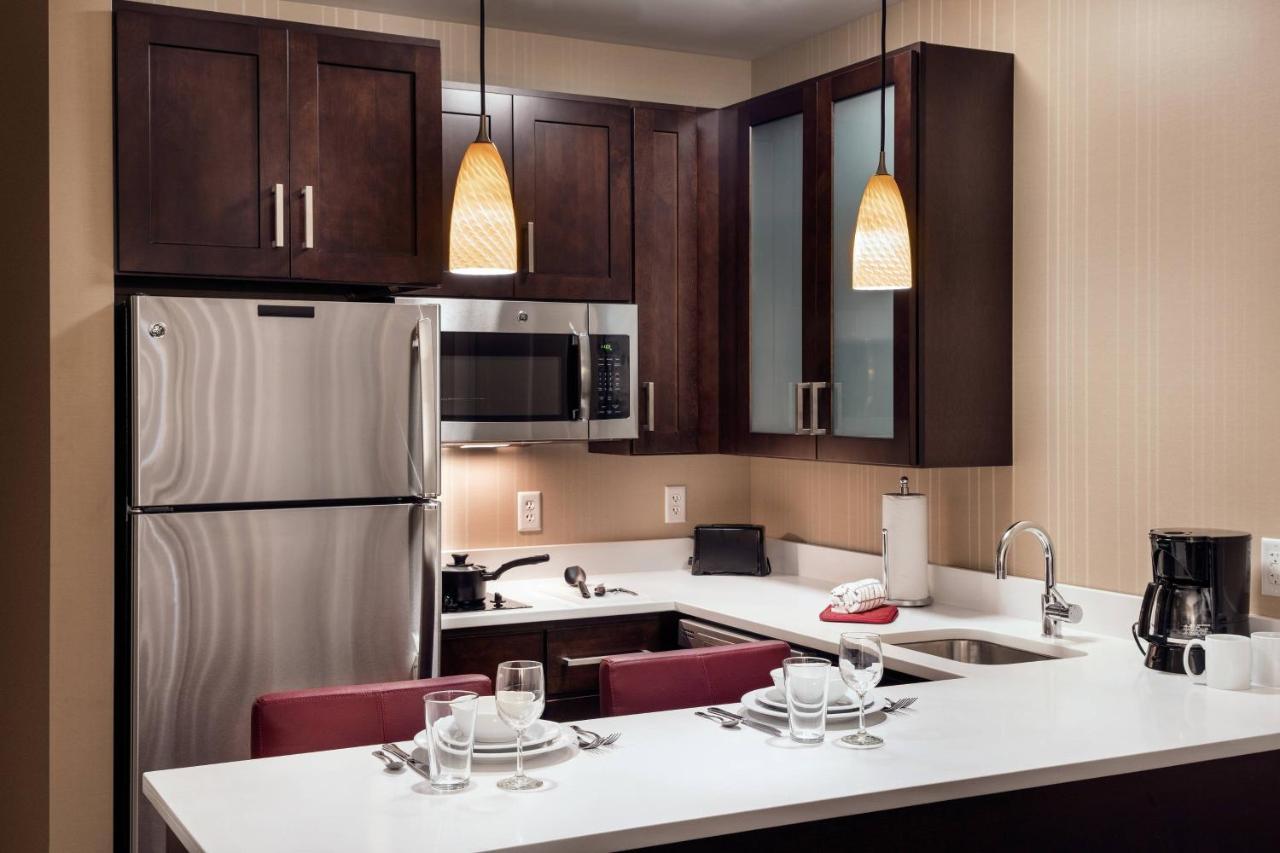 One-Bedroom King Suite