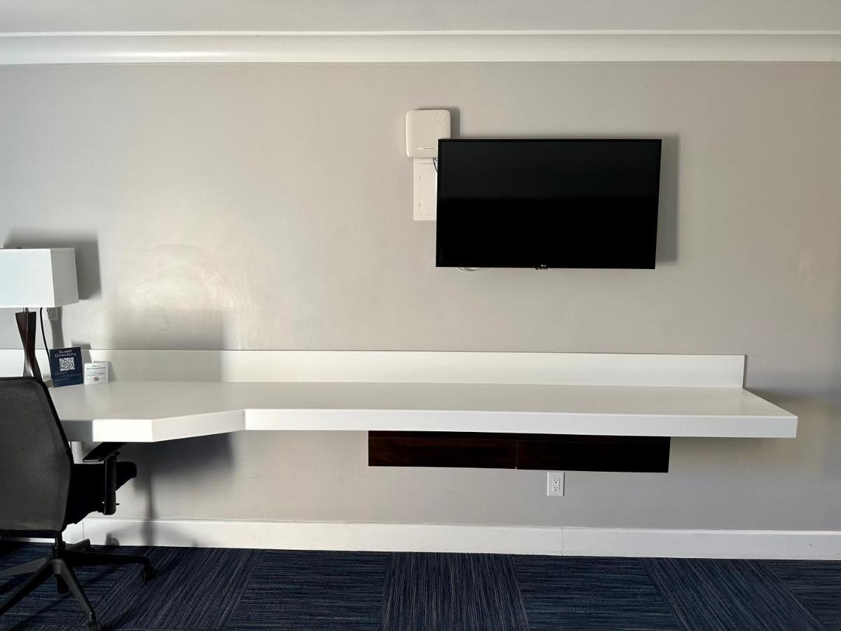Single Room Balcony