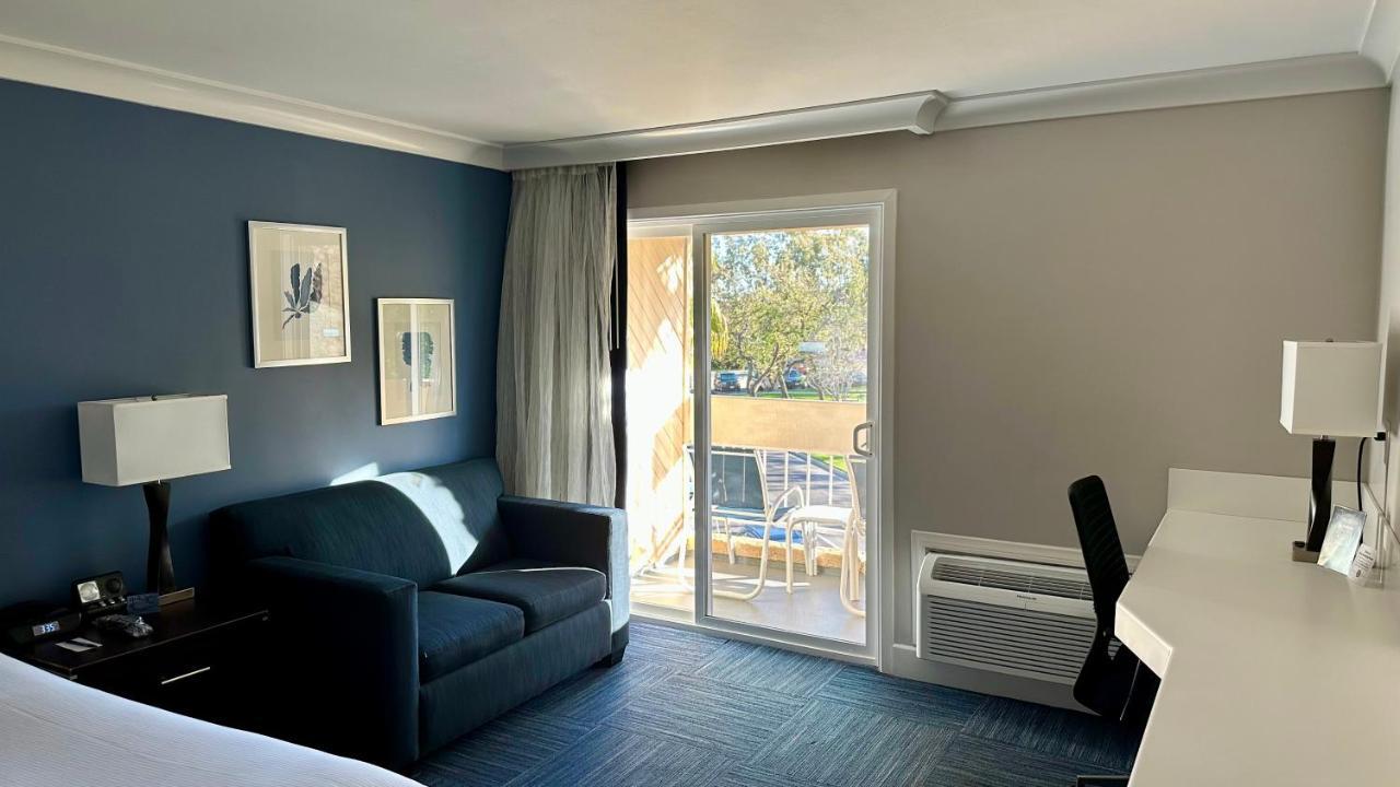 Single Room Balcony