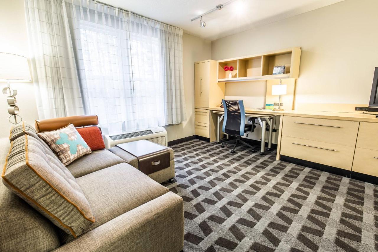1 Bedroom Junior Suite 1 Queen Sofa bed