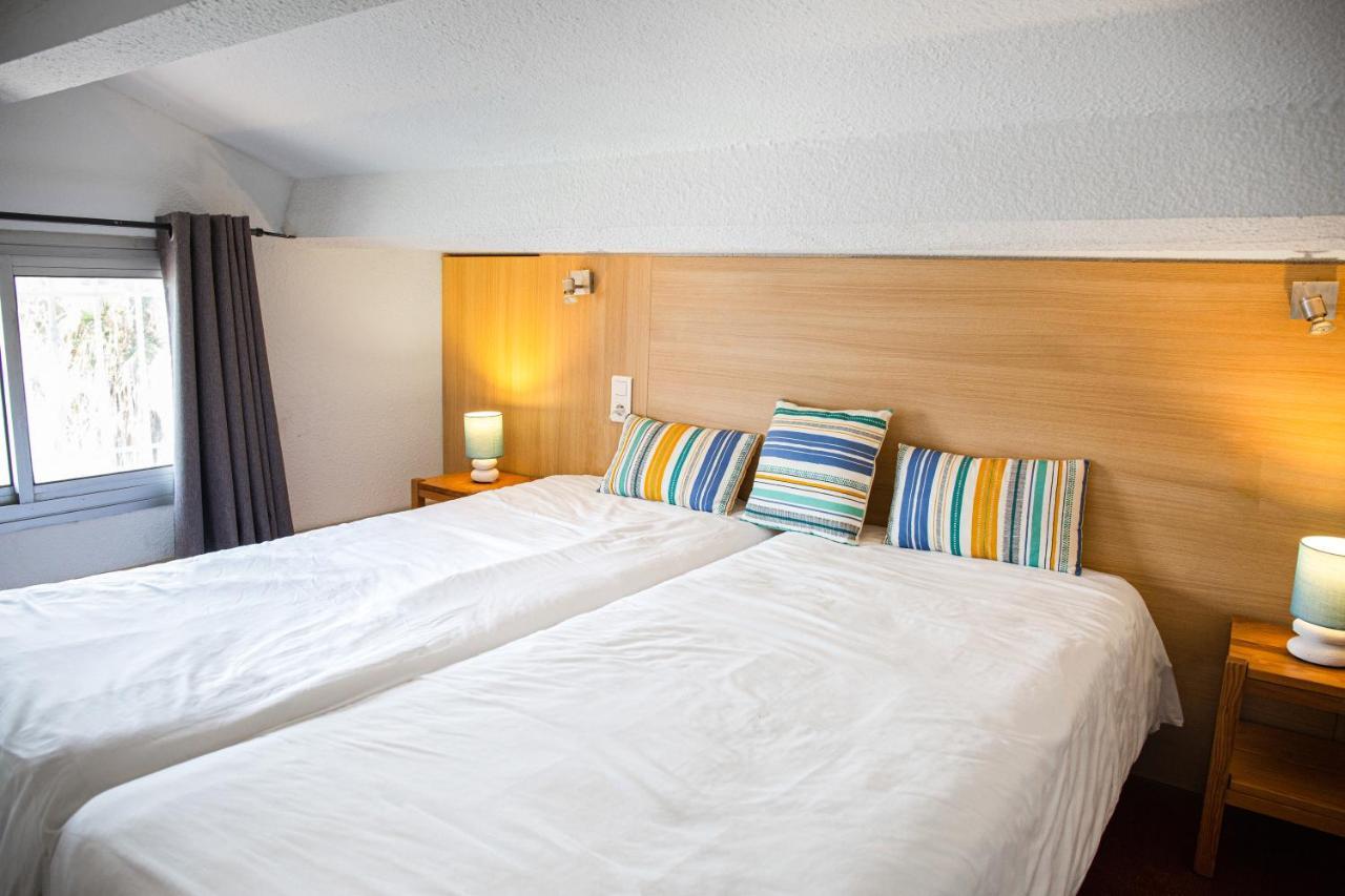 Three-Bedroom Apartment Terrace Sea View