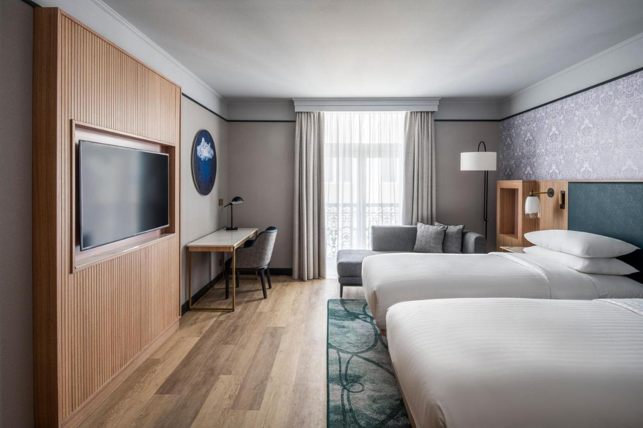 Club Twin Room Club Lounge Access