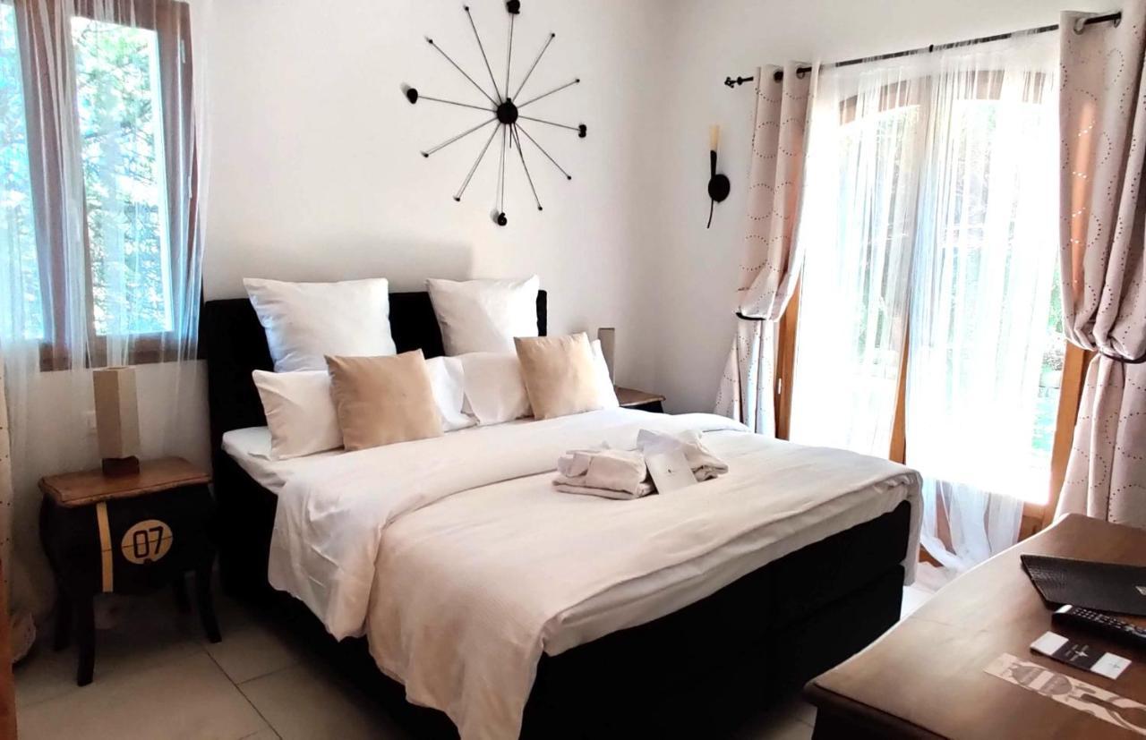 Standard Room,885807133:JPEG