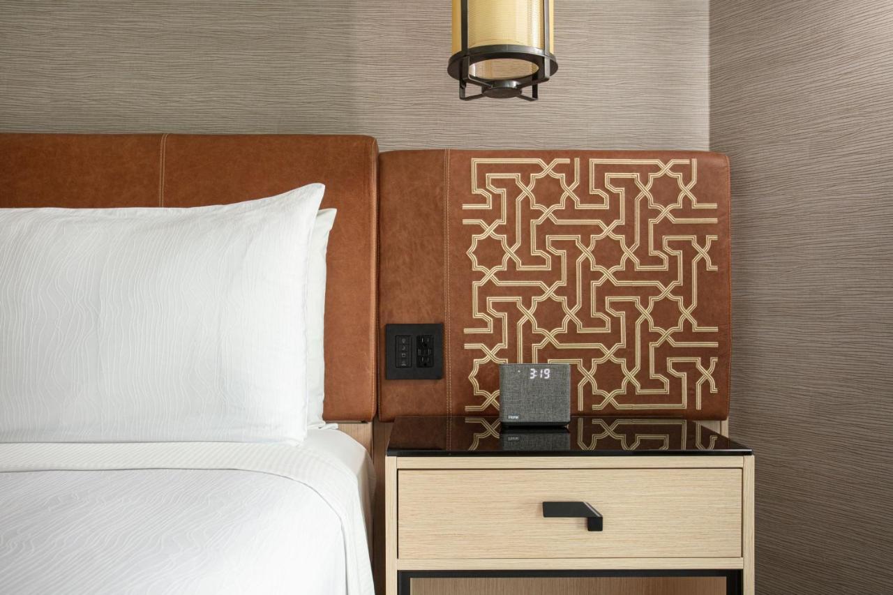 Urban Queen Room