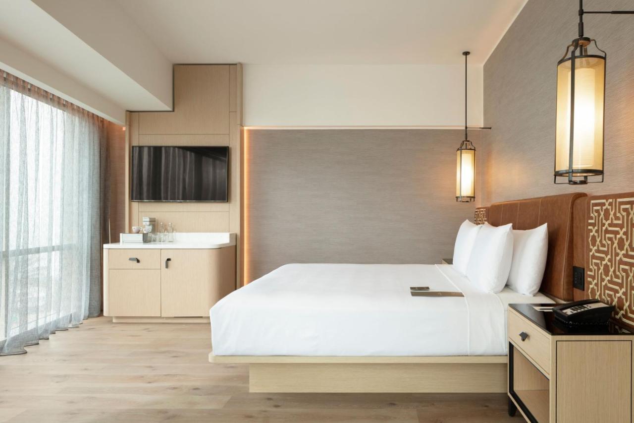 Contemporary Superior King Room Oceanfront