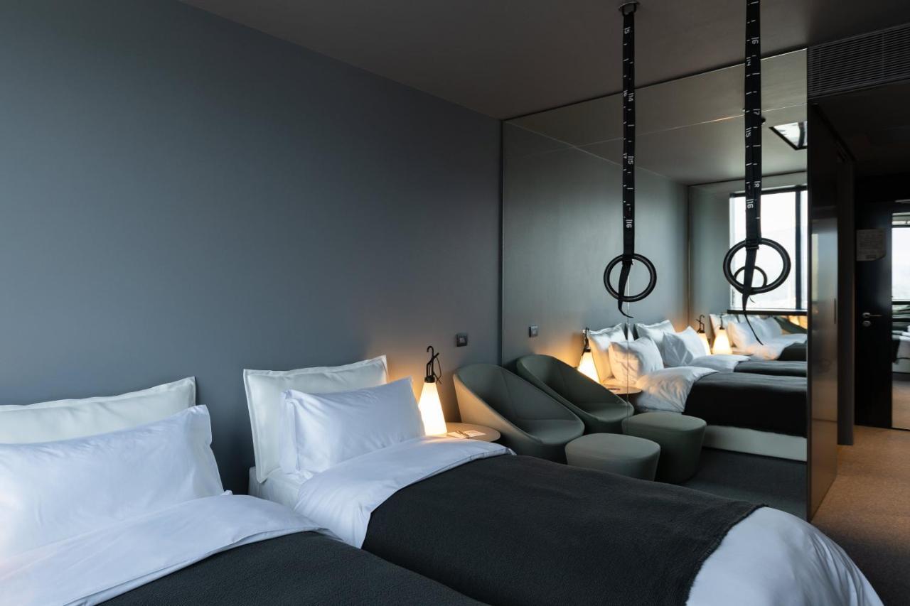 Hangout Edition Room