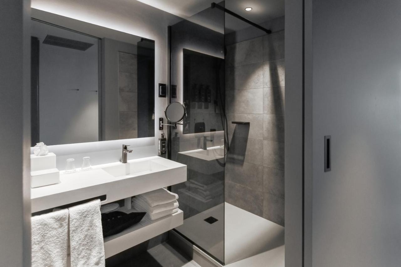 Monochrome Room