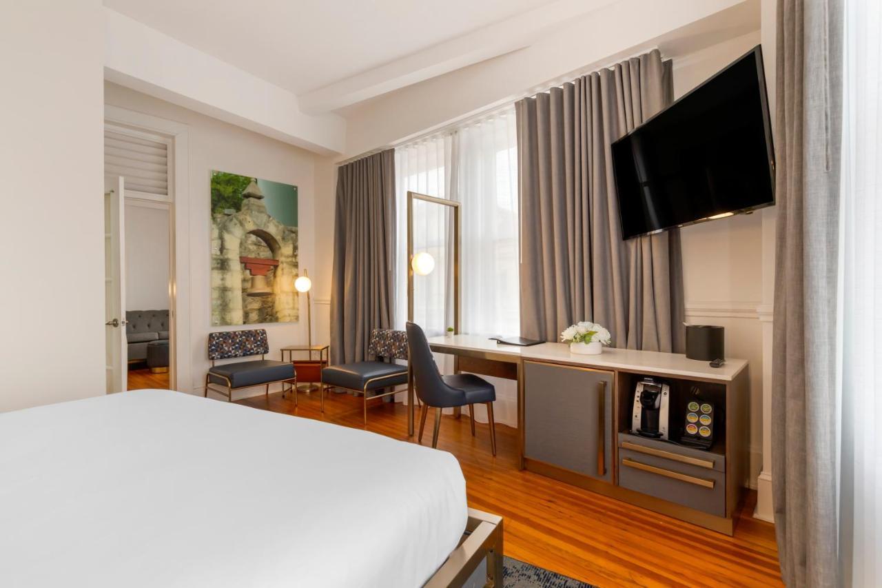 One-Bedroom King Suite with Sofa Bed,1385816288:JPEG