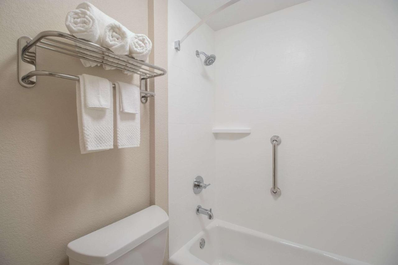 King Room Roll Shower Disability Access or Non Smoking