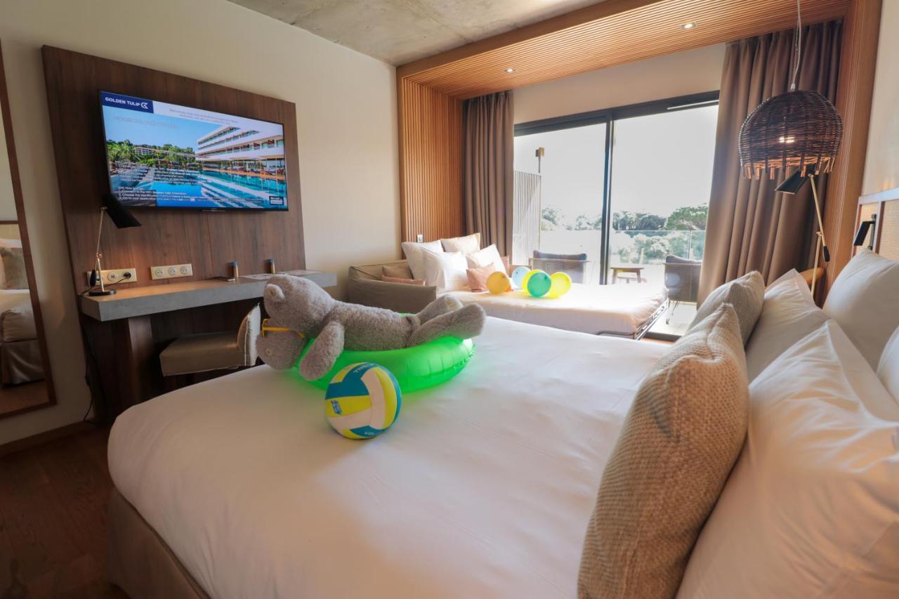 Deluxe Room sofa bed
