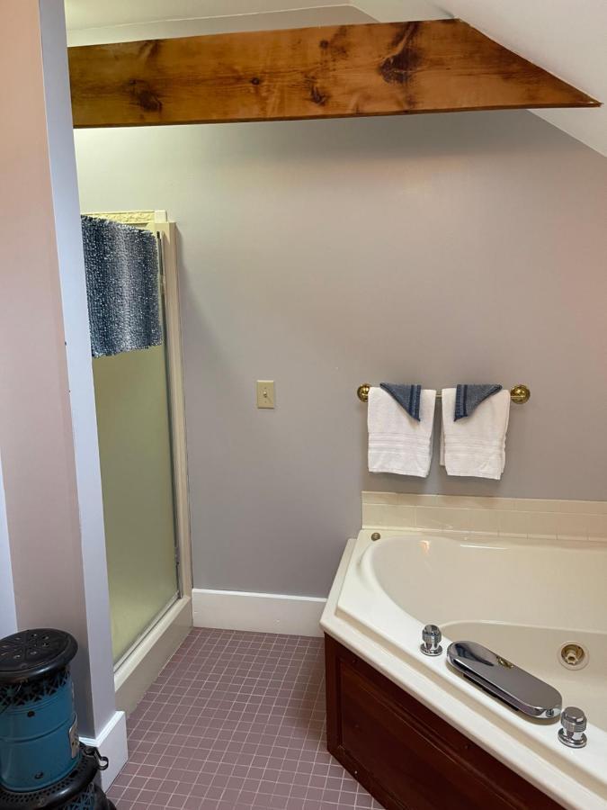 Queen Room Spa Bath